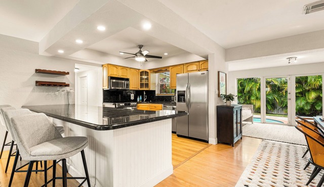 Private Oasis, Sleeps 10 - Pool - BBQ - Games - Beach Nearby