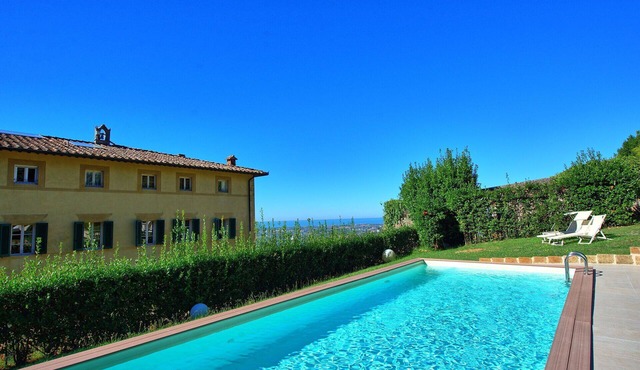 Private Villa with private pool, WIFI, A/C, hot tub, TV, patio, panoramic view, close to Viareggio