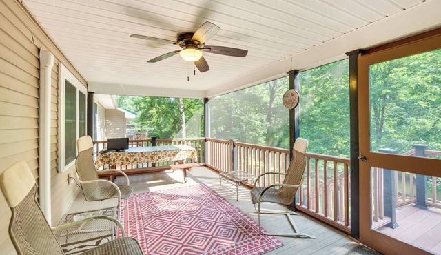 Quaint Elysburg Cottage: Walk to Knoebels Resort!
