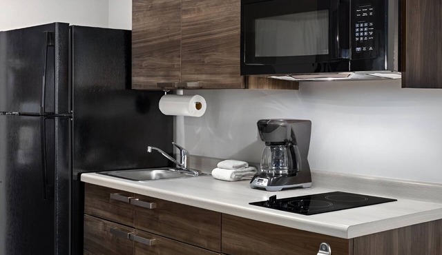 Quiet & Comfortable Room Ideal for Business or Leisure Travelers - Pet-Friendly!