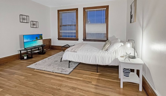 Quiet Studio on Grand - Heart of Downtown!