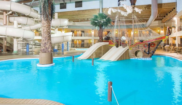 Ramada Tropics Resort & Conf Center by Wyndham Des Moines