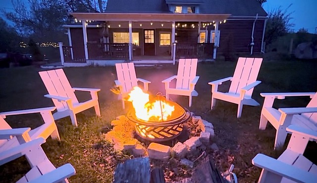 Relax in a rustic, historic 1768 farmhouse near hiking, orchards, & wine tasting