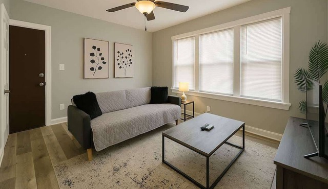Relaxing 3BR Getaway Close to Dining & Shopping