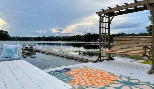Relaxing Lakefront Cottage