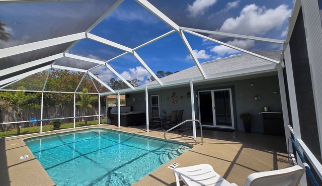 Relaxing Pool Home with spacious parking, close to Flagler Beach & Daytona
