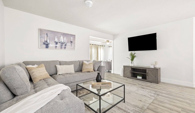 Relaxing Three Bedroom in PGA National