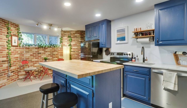 Renovated Studio on 5 Acres - Near Vineyards!