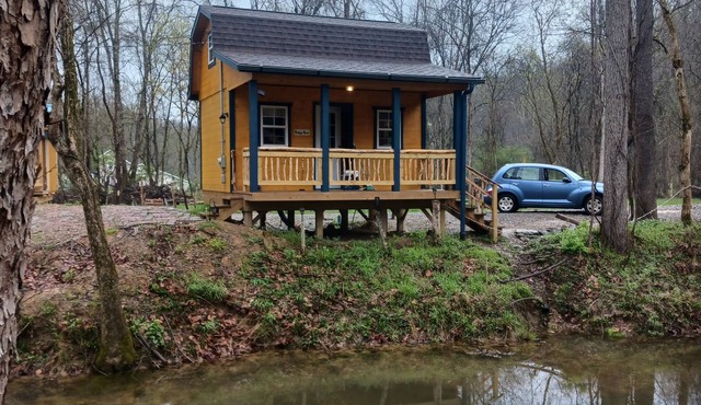 "Ridge Haus" tiny cabin on the creek at Waldbaden