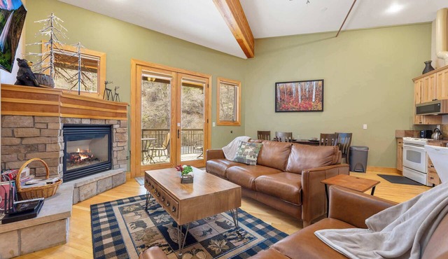 River Overlook Loft: Downtown Condo