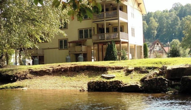 Riverside Relaxation located steps from downtown & overlooking the Chattahoochee