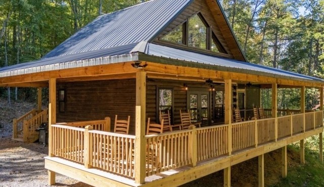 Ruby's Retreat - 1 Bedrooms, 1.5 Baths, Sleeps 8 by RedAwning