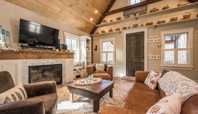 Rustic-Chic 2BR Cabin w/Clawfoot Tub | Free Tix