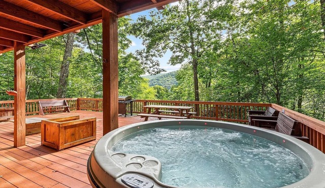 Safe Haven-Hot Tub, Views, Family Friendly Retreat