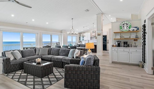 Sandy Cheeks Home, Game Room & Oceanfront Deck