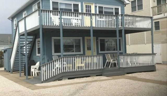 Second Floor, Fantastic Water Views, Bay Beach, Pet Friendly.