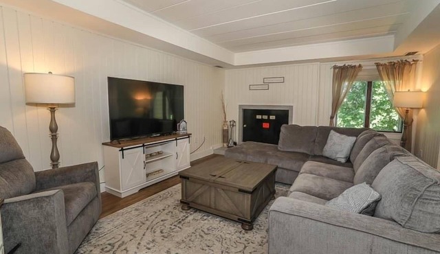 Seven Springs 2 Bedroom Premium Condo, Great for families by RedAwning
