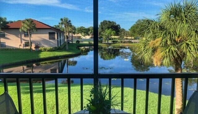 Shorewalk 202/4625 - Bradenton-Condo 2 Bedroom/2 Bath, 5 miles from Anna Maria Island and near Img, maximum occupancy of 4 people.