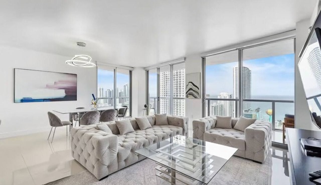 Sleek & Spacious 3-BR Condo at Miami’s Beachwalk Resort - 25 min to MAJOR INTERNATIONAL SPORTING EVENT!