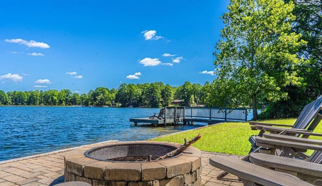 Sleeps 7! Whispering Pines Lake Front