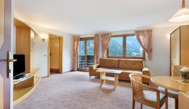 Spacious Timmels Suite II with South-Facing Balcony, Free Wellness & Pool Access