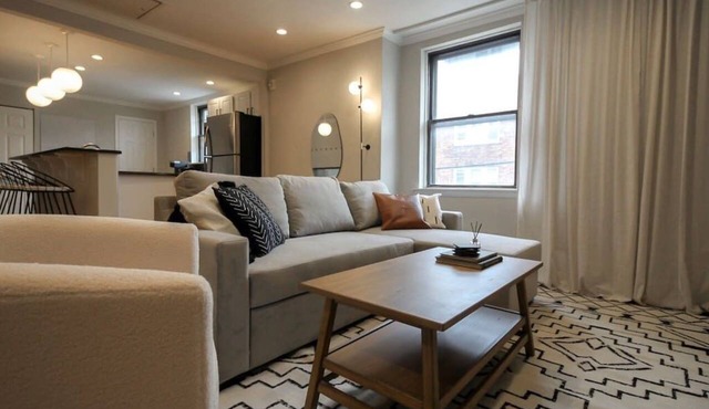 Spacious 1BDR With Private Entrance Heart of City