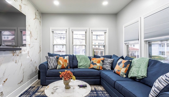 Spacious 3-bedroom apartment with WiFi, Parking in welcoming New Rochelle