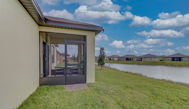 Spacious 3BR residential near the beach (10 mins)