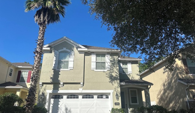 Spacious 4-bedroom house in the heart of Oakleaf