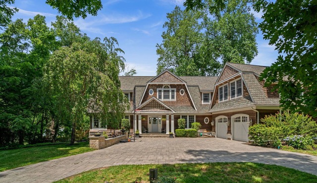Spacious 6-Bedroom Waterfront Retreat