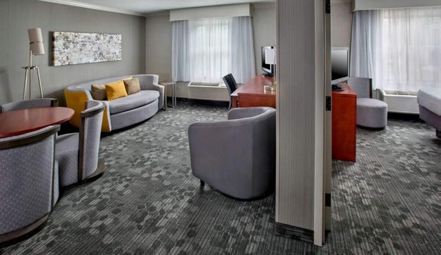 Spacious Good-Value Accommodation! Near Wampum Lake Park, Pet-Friendly!