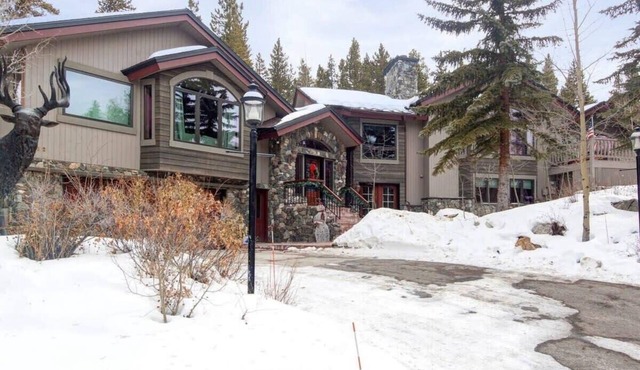 Spacious Home with Hot Tub!