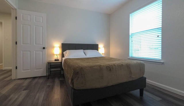 Spacious home with WiFi/AC