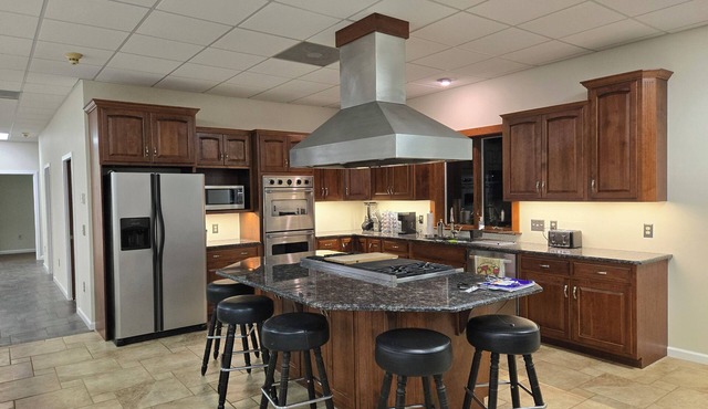 Spacious House Ideal for Sports Teams, Across from Spooky Nook in Manheim, PA