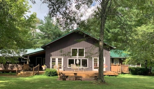 Spacious Lake Escape Near Conley Bottom