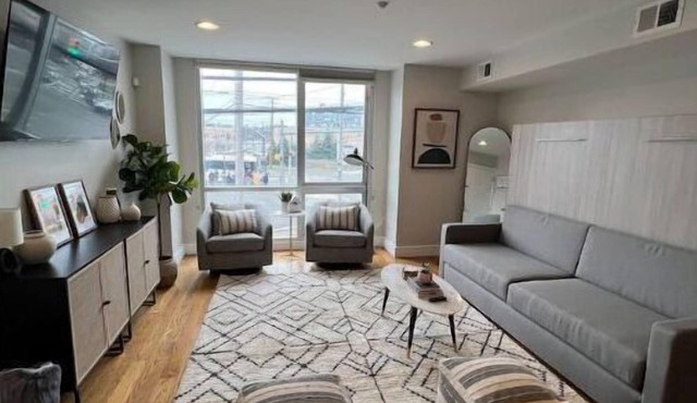 Spacious, Modern Home with Quick, Convenient MetLife Stadium & NYC Commute!