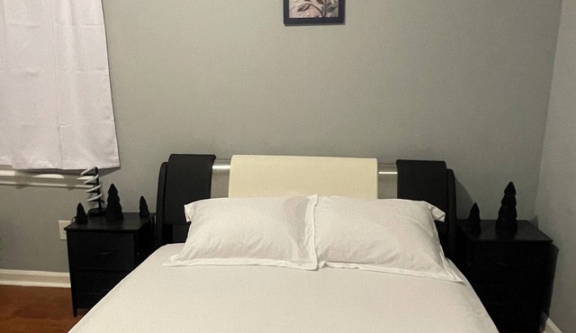 Spacious, Pristine, Private bedroom apartment in excellent Newark with AC &TV