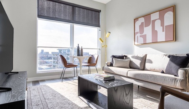 Spacious River West 2BR w/ W/D next to L, by Blueground