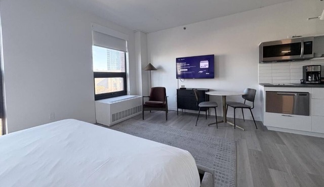 Spacious Studio Perfect for Extended Stays + Queen Bed + Kitchen