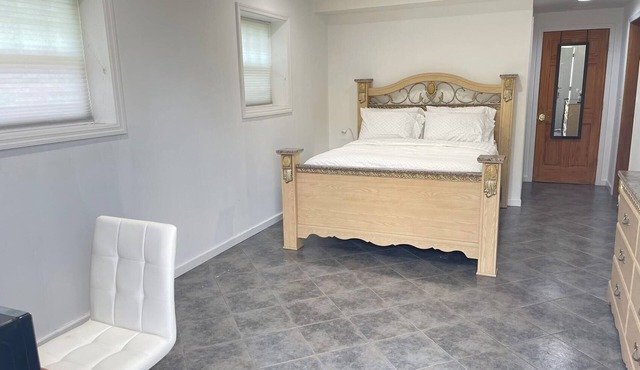 “Spacious Suite Near Princeton” with “Private Bath In The Room”