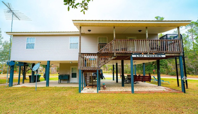 Spacious Waterfront Home Sleeps 14 W/ Elevator