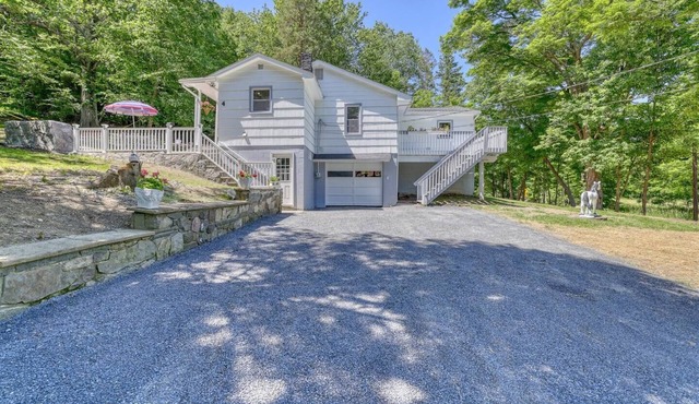 Spacious Westtown Home, Firepit, Up to 10 Guest
