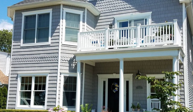 Spring Lake. 5 BR, 4 BA. 5 Beach/Pool Passes, 3 Blocks to Beach and Lake Views