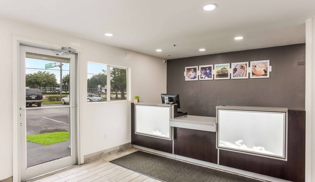 Studio 6 Extended Stay - Jacksonville, FL - South