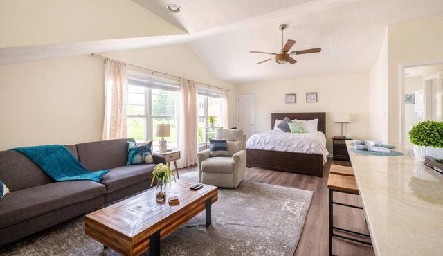 Studio Suite -5 Min to Downtown!