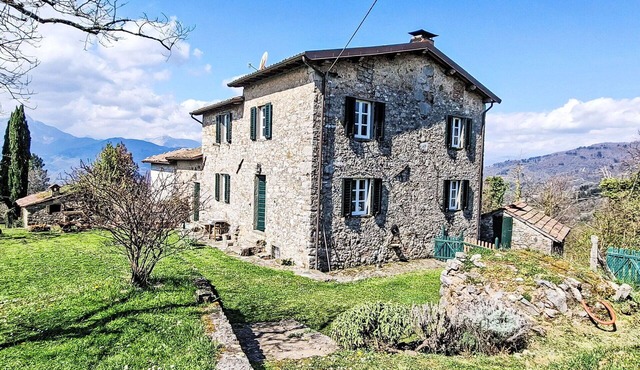 Stunning private villa with WIFI, private pool, TV, terrace, pets allowed and panoramic view