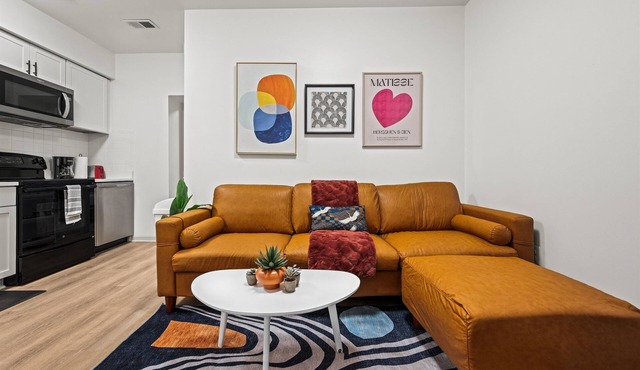 Stylish 2BR | King Bed | Parking | Heart of DC