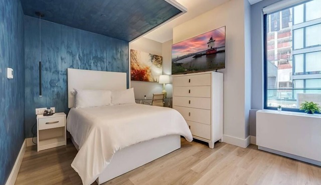 Suite+Balcony | Full Bed+Kitchenette | near NYC