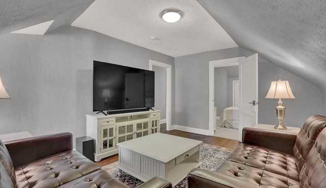 Suites on Seneca - Gorgeous One Bedroom Apartment