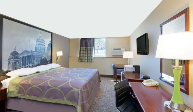 Super 8 by Wyndham Carroll